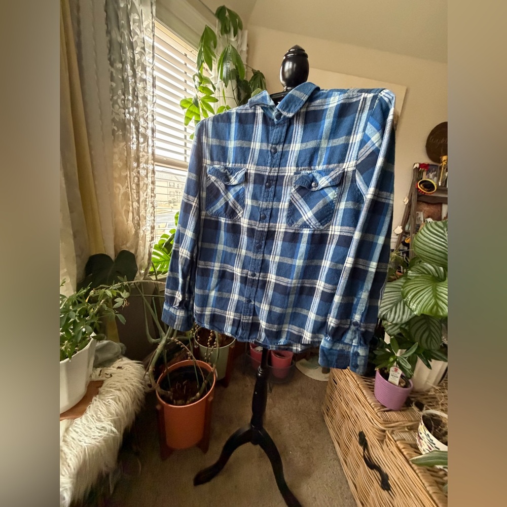 Gently Used Men’s Blue and White Flannel Button-Up Shirt